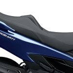スリムなフォルムと調整可能なバックレストと相まってライダーに快適な乗り心地も提供してくれるシート