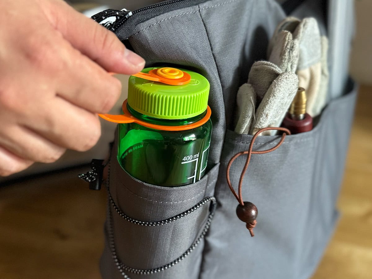 サイドポケットにはナルゲンボトルがジャストフィット