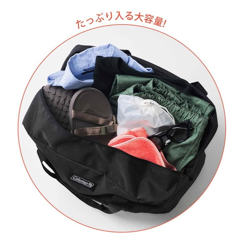 モノマックス2025年10月号 特別付録は「コールマン　軽くて丈夫！BIGボストンバッグ」！ 2泊分くらいの荷物をしっかりと収納できる