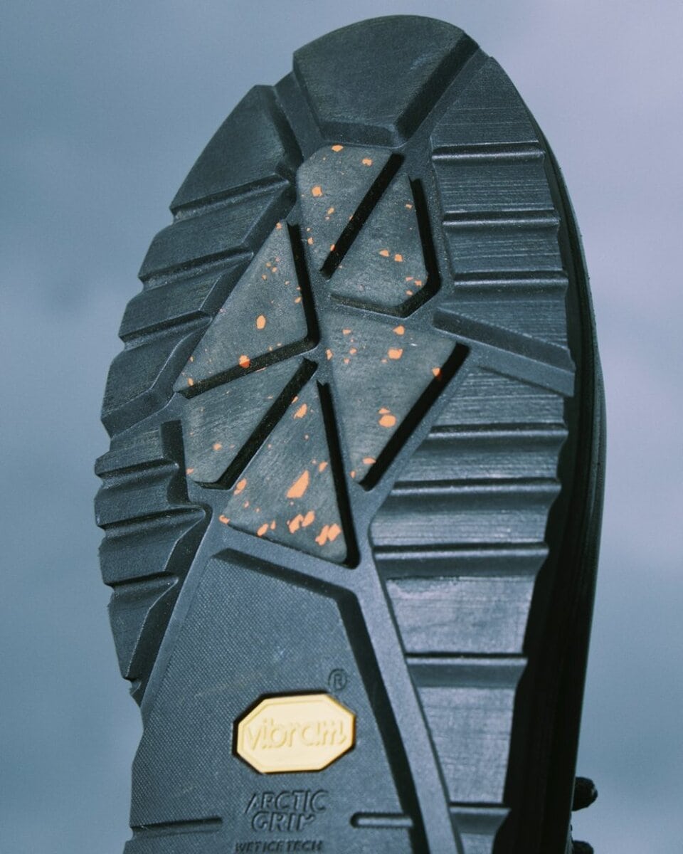 ソールにはVibram社の最新技術が使用された、Arctic Grip All Terrain SOLEを使用