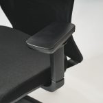 3Dアームレストの肘可動範囲も広く、上下に7段階、肘左右角度 最大36°、肘前後10段階と細かな調整が可能