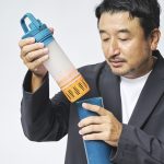 外側のアウターボトルと、カートリッジがついたインナープレスから構成されている