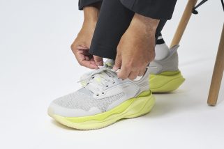 「履いた瞬間から気持ちいい」クラークスがついに“歩く専用シューズ”に参戦！革靴ブランドの常識を覆す快適さの正体とは？／No.1モノ雑誌編集長のお墨付き『コレ買いです』Vol.126