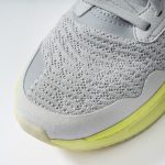 アッパーは通気性に優れたニット素材