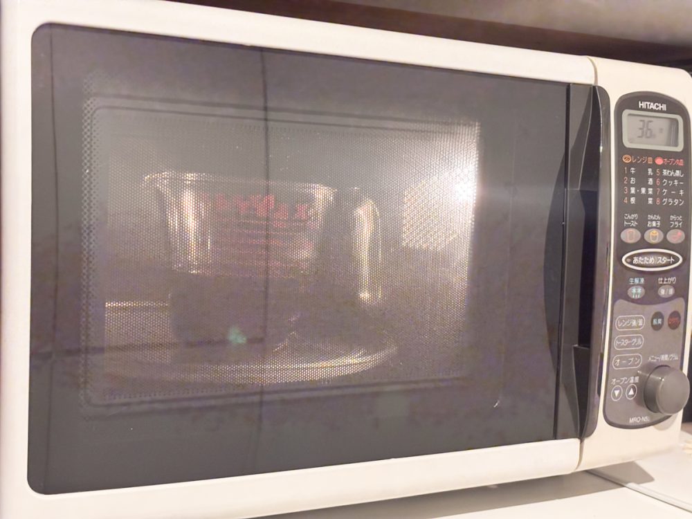 ゼラチンを投入しドリンクを電子レンジで加温します
