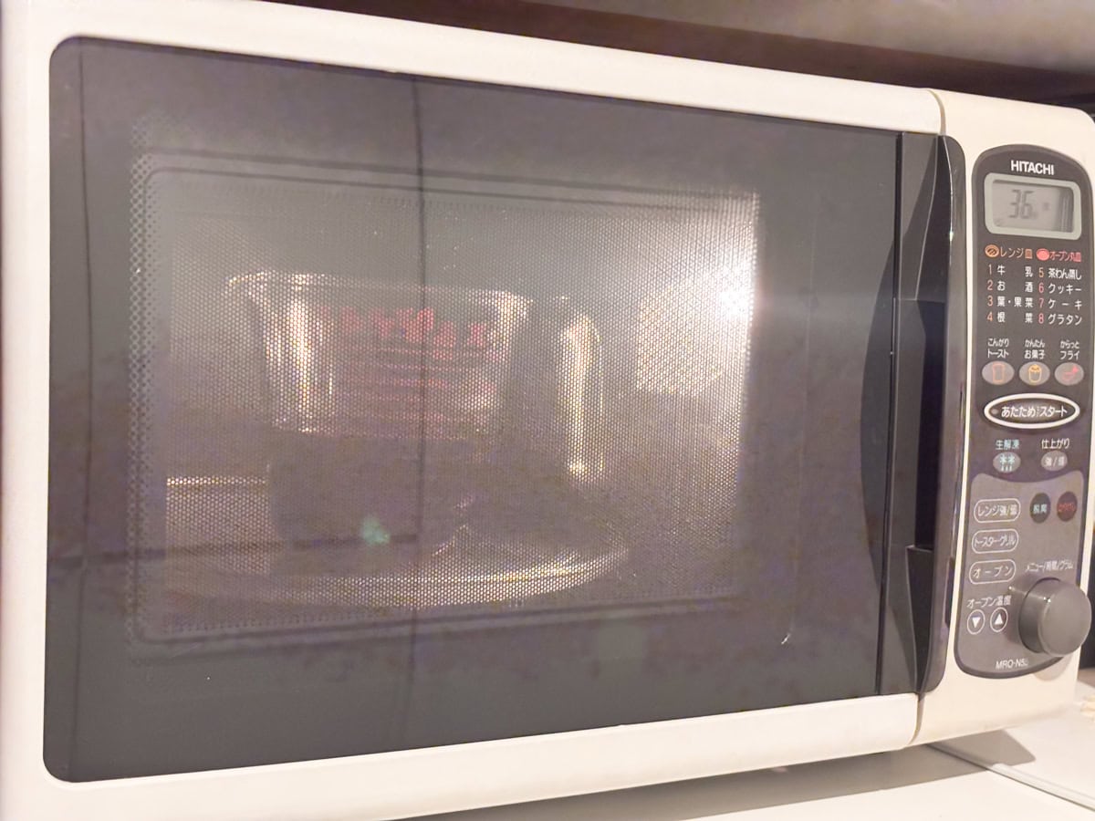 ゼラチンを投入しドリンクを電子レンジで加温します