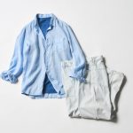 色味のあるTシャツを一枚で着るのに抵抗がある時は、シャツの色味と合わせれば全体的に馴染むので大人っぽく着こなせる