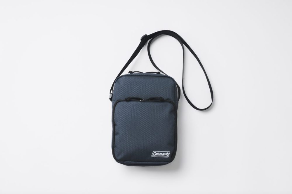 サイズ（約） 高さ22.5×幅15.5×マチ5.5cm、ショルダーストラップの長さ125cm［最長］