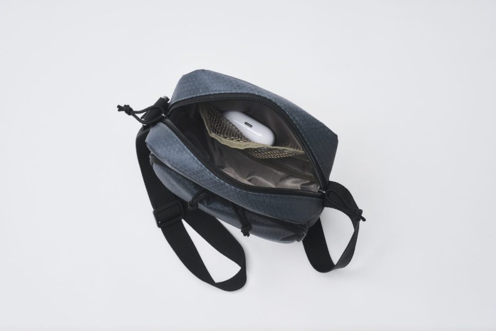 内装にはメッシュポケットを搭載