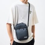 服装を選ばないシンプルなデザイン
