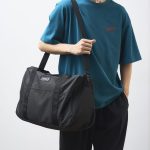荷物が多いときは、肩掛けで。ショルダーストラップは取り外しが可能