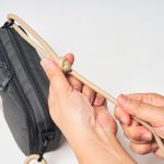 ストラップの長さは簡単に調整できる
