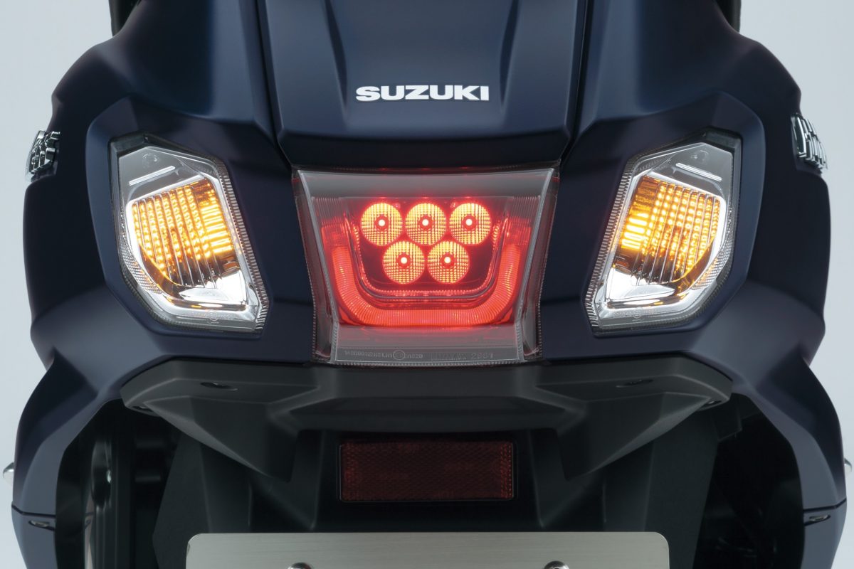 U字型の発光パターンが特徴的なLEDテールランプ