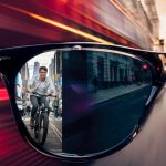 サッと視線を傍にズラして後方の自転車を確認