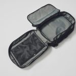 ブリーフィング エクスクルージョンパック　「ガバッと開く2層構造で、メイン室の裏にマチのある収納部も完備と、使い手目線で考えられているのがいい」（飯塚さん）