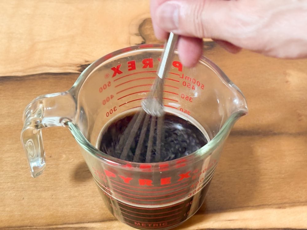 少量のドリンクでゼラチンを溶かしたほうが粗熱のとれが早く、時短で作れます