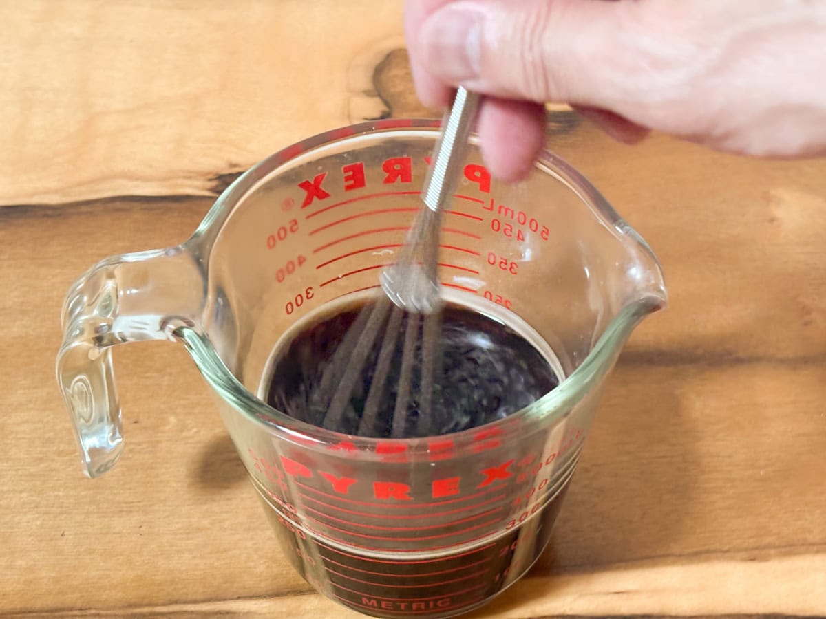 少量のドリンクでゼラチンを溶かしたほうが粗熱のとれが早く、時短で作れます