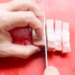 ベーコンはスライスになっているものより、ブロックタイプを選んだ方が歯応えも楽しめます