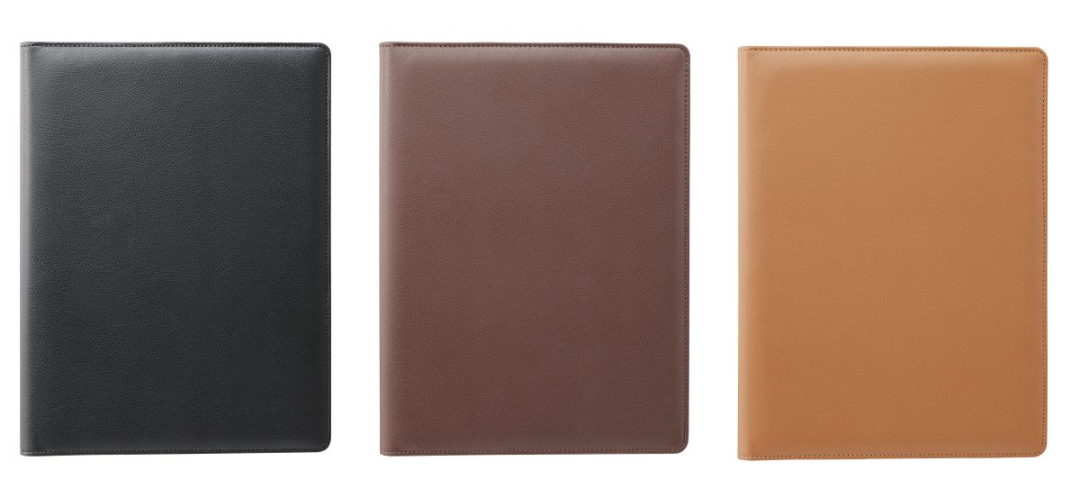 プラス「PU合成皮革クリップファイル」各￥1,705／外寸縦320×横490㎜／480ｇ／3色展開（ブラック、ブラウン、ライトブラウン）