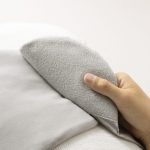 一般に販売している枕に対し、面ファスナーでぴったりの長さに調整