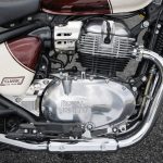 647.95ccの空冷4ストローク並列２気筒を搭載