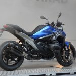 登場したR1300Rは、鮮やかな印象のレーシング・ブルー・メタリックカラー