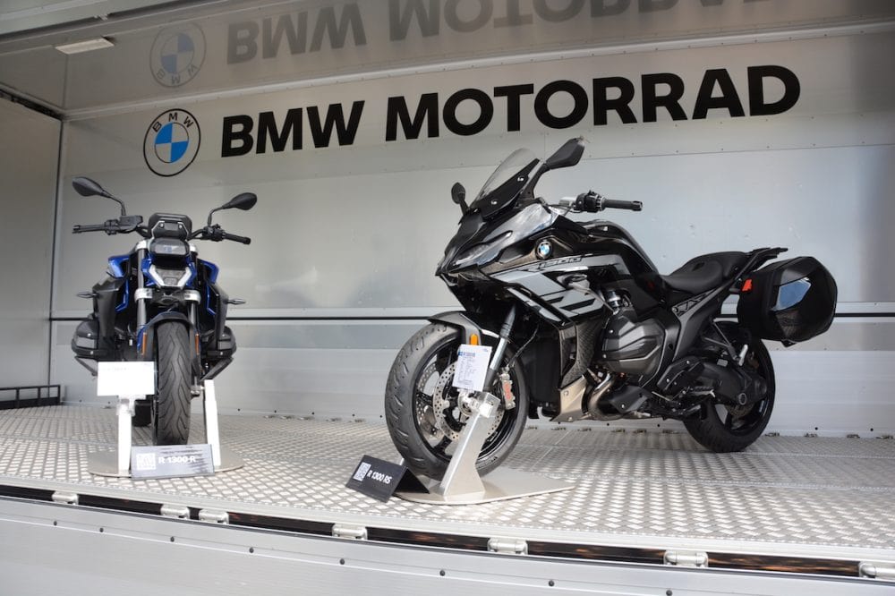 BMWライダーの聖地で初お披露目となったR1300Rと R1300RS