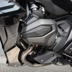 R1300Rと同様の1300ccの水冷ボクサーエンジンは、145馬力、149Nmというパワフルな動力性能を備える