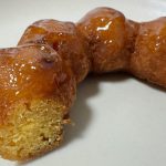 さつまいもをイメージしたしっとり&ねっとり食感の生地と、濃厚な濃蜜いもソースの組み合わせで、まるで本物の濃蜜いものような食感が楽しめるドーナツ