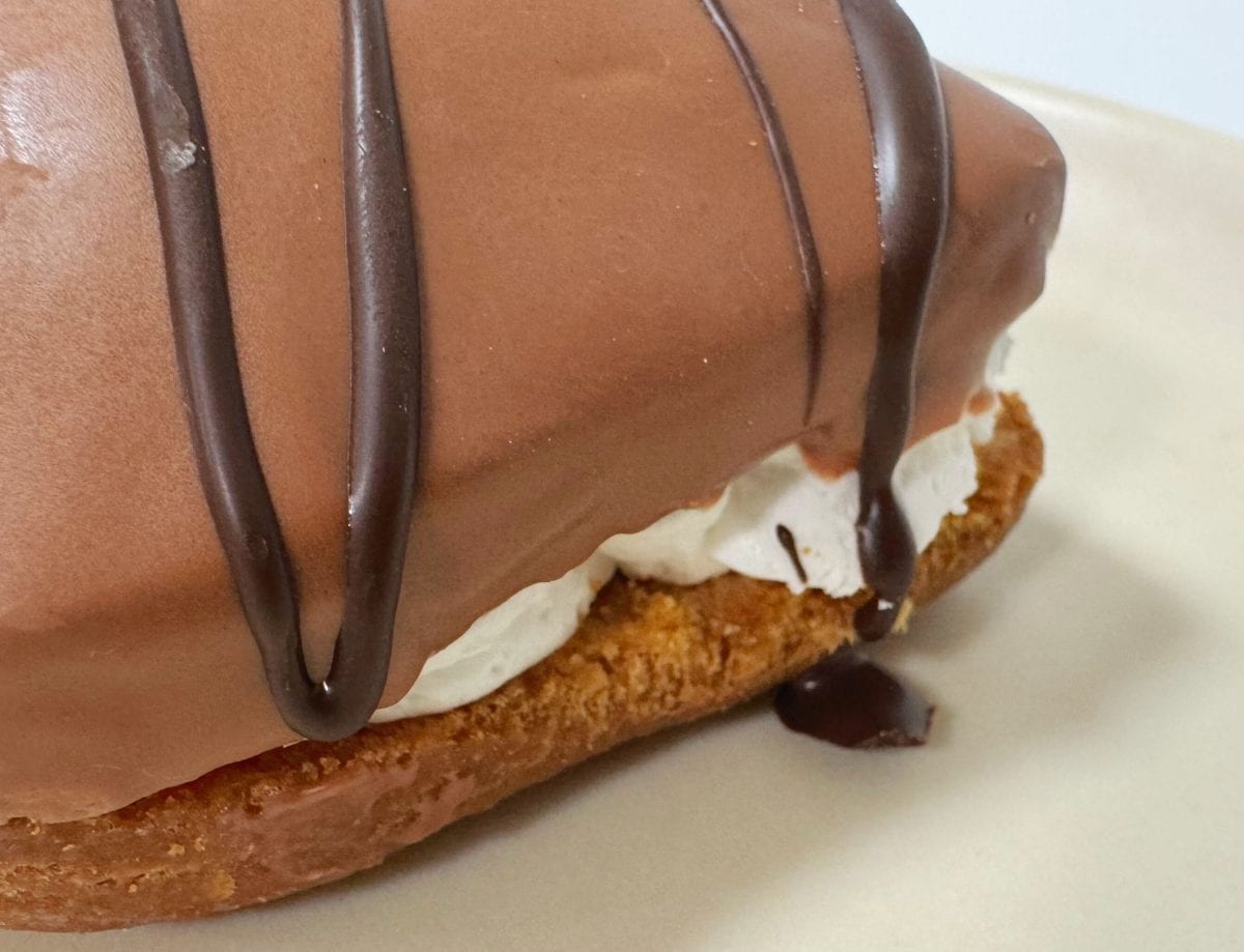 栗風味のしっとりとした生地をマロン風味チョコで包み込みホイップクリームをあわせた、エンゼルチョコパイ的なドーナツ