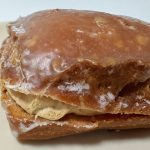 栗をイメージしたホクホク&しっとり食感の生地に、グレーズと焼き栗風味のマロンホイップを合わせたドーナツ