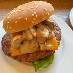 マッシュルームチーズバーガー ポルチーニクリームソース