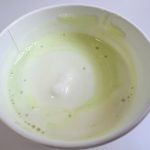 マックシェイクの秋の新味は、秋の味覚のひとつ、山梨県産シャインマスカットの果汁を使用したフルーティーな一杯