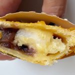 個人的に一番気になっていたのがスイーツの「あんバターとおもちの月見パイ」。あんことバターの組み合わせなんて間違いないやつやん……。