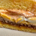 トマトクリーミーソースのクリーミーで酸味を少し感じる味わいとチーズのコク、甘みの強いすき焼きフィリングはバランス◎