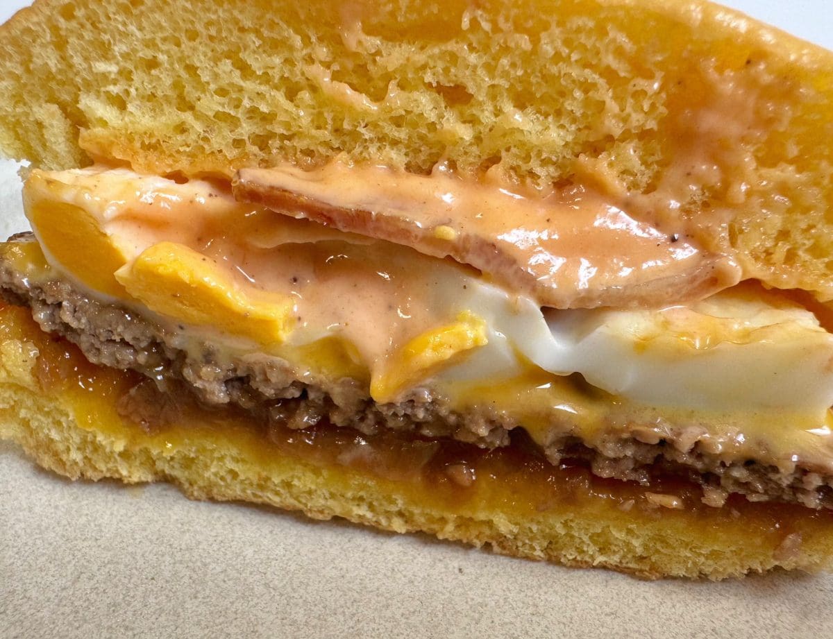 トマトクリーミーソースのクリーミーで酸味を少し感じる味わいとチーズのコク、甘みの強いすき焼きフィリングはバランス◎