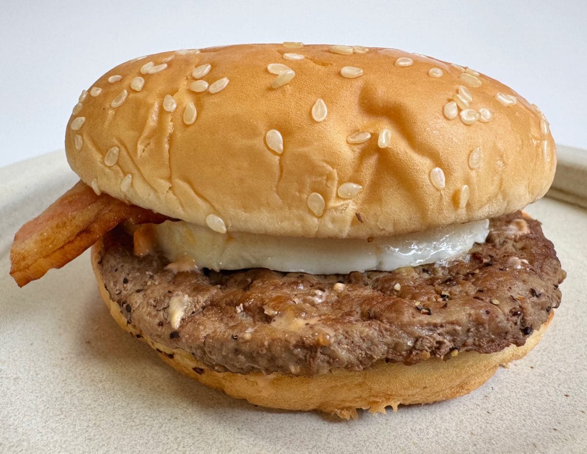 今回、味の決め手となるトマトクリーミーソースを8年ぶりにリニューアルしたのだそう