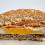 従来のソースよりも、よりトマト感・マヨ感、そしてこってりとしたバターの味わいも感じるようななめらかでリッチな味わいに進化していました