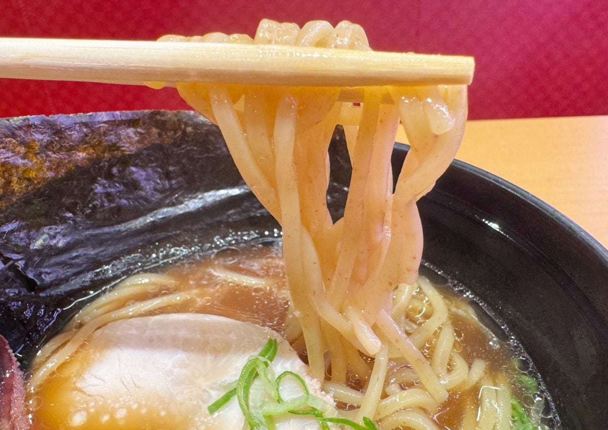 濃厚なスープに麺がよく絡んで美味しい