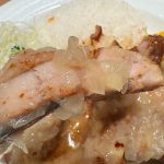 そしてジャークチキンといえば、なんといっても陽気で賑やかなジャマイカ料理らしいスパイシーさが特長