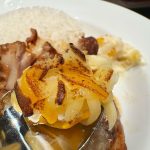 炙りチーズが乗ったポテサラも、コクのあるなめらかさで美味しい！