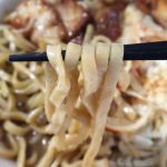 麺は太め＆硬めのわしわし系