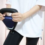 このように両手で持って使用できるのも便利