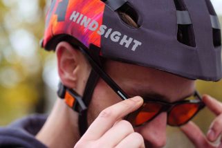 「前を向いたまま後ろが見える!?」HINDSIGHTの“後方視界サングラス”で自転車通勤が激変