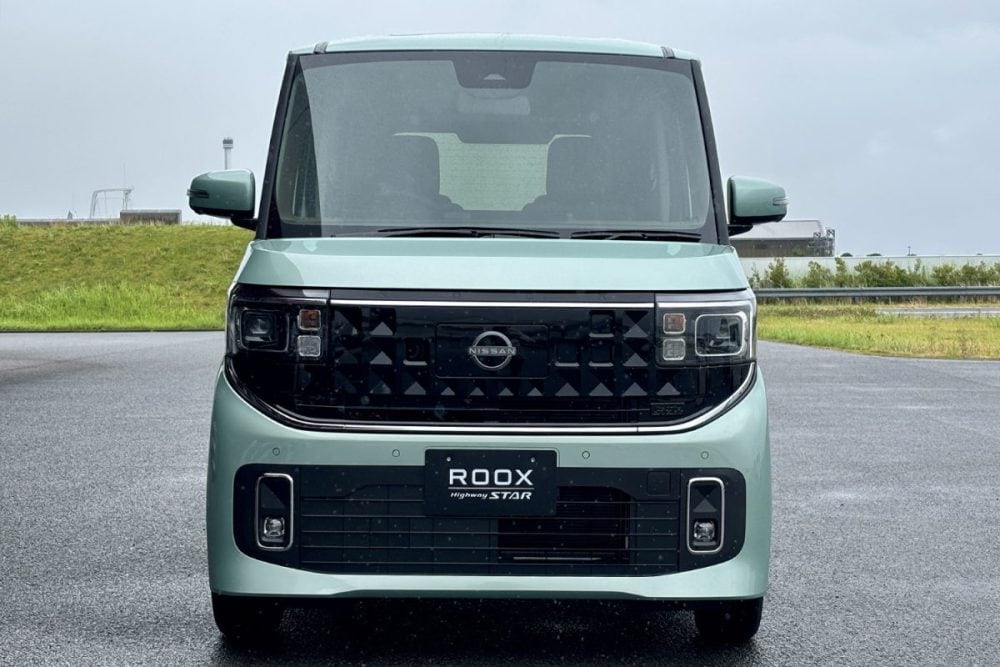 斬新な角のとれた「かどまる四角」デザインはかつての人気車キューブを思い出さ せるおしゃれさ