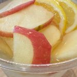 たっぷりと使われたりんごは、飲んだ後にフォークで食べることも可能！