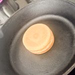 レンチンせず、自然解凍してフライパンで表面をパリッと焼いてもおいしくいただけます
