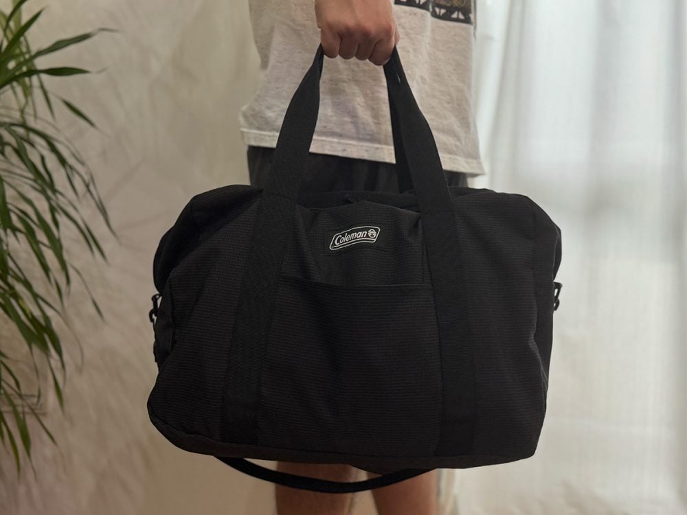 手持ちとショルダーの２WAY仕様