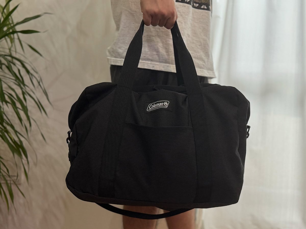 手持ちとショルダーの２WAY仕様