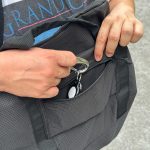 背面ポケットには鍵なども収納できる
